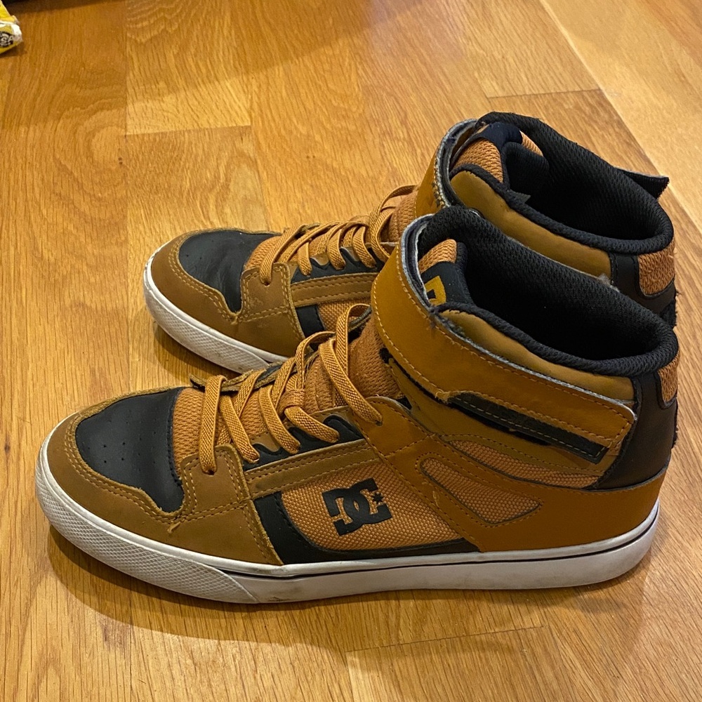 DC High-Top Sneakers in Black and Brown